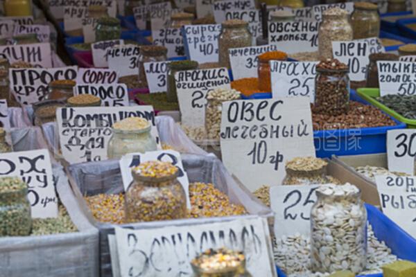 香料在乌克兰的销售市场。每种产品的价格标签